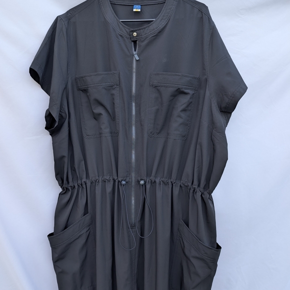 Chic Black Jumpsuit with Zipper - Picture 2 of 5